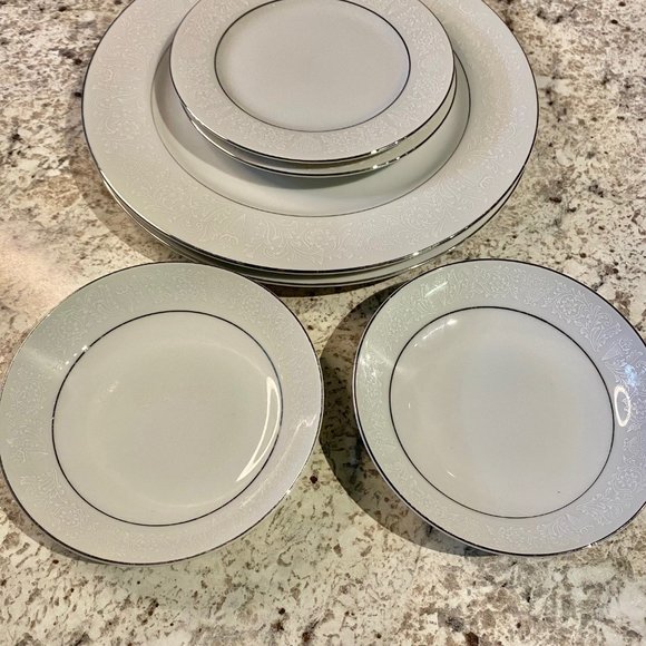 Vintage Lovelace by Crown Victoria Fine China - 2 - 5 Pc Place Settings - Picture 7 of 16